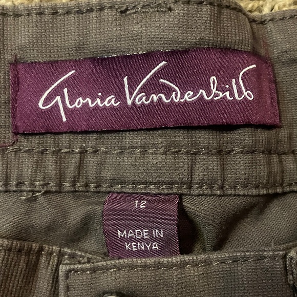 Gloria Vanderbilt Brown Embroidered Women's Capris - Picture 3 of 5